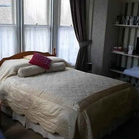 Lyndale 4*