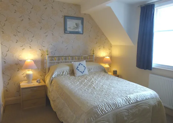 Lyndale Guest house 4*